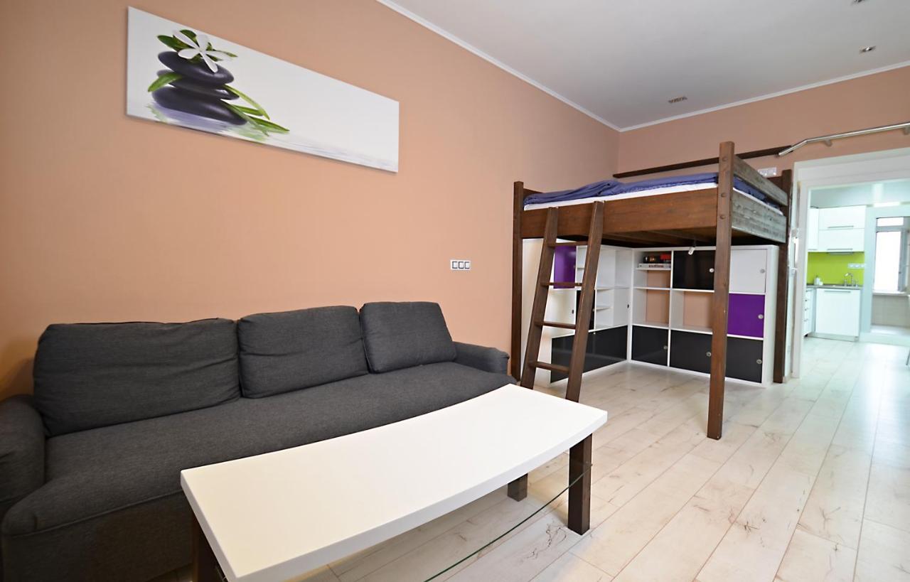 Apartmany Jizdarenska カルロヴィ・ヴァリ エクステリア 写真