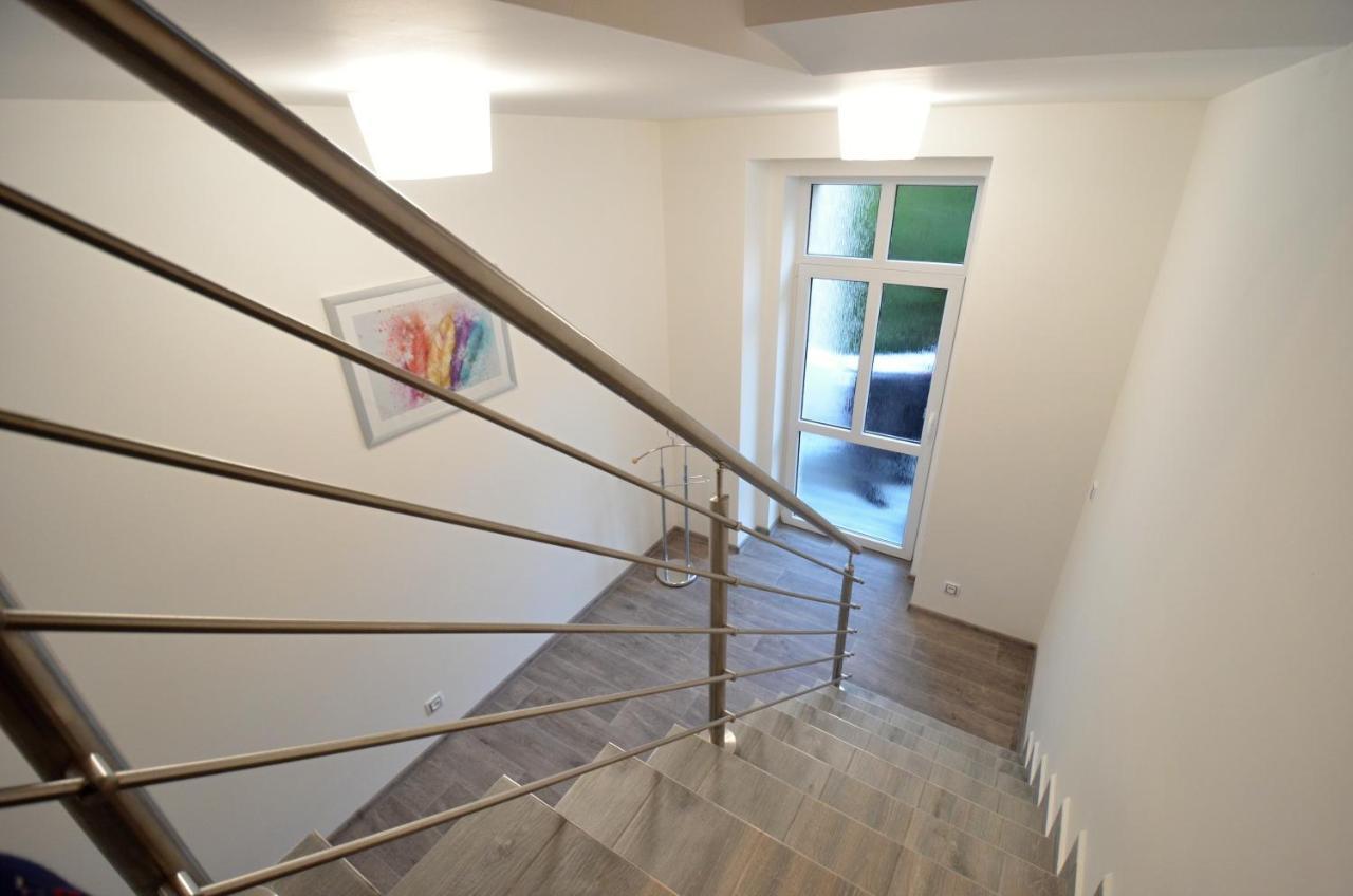 Apartmany Jizdarenska カルロヴィ・ヴァリ エクステリア 写真