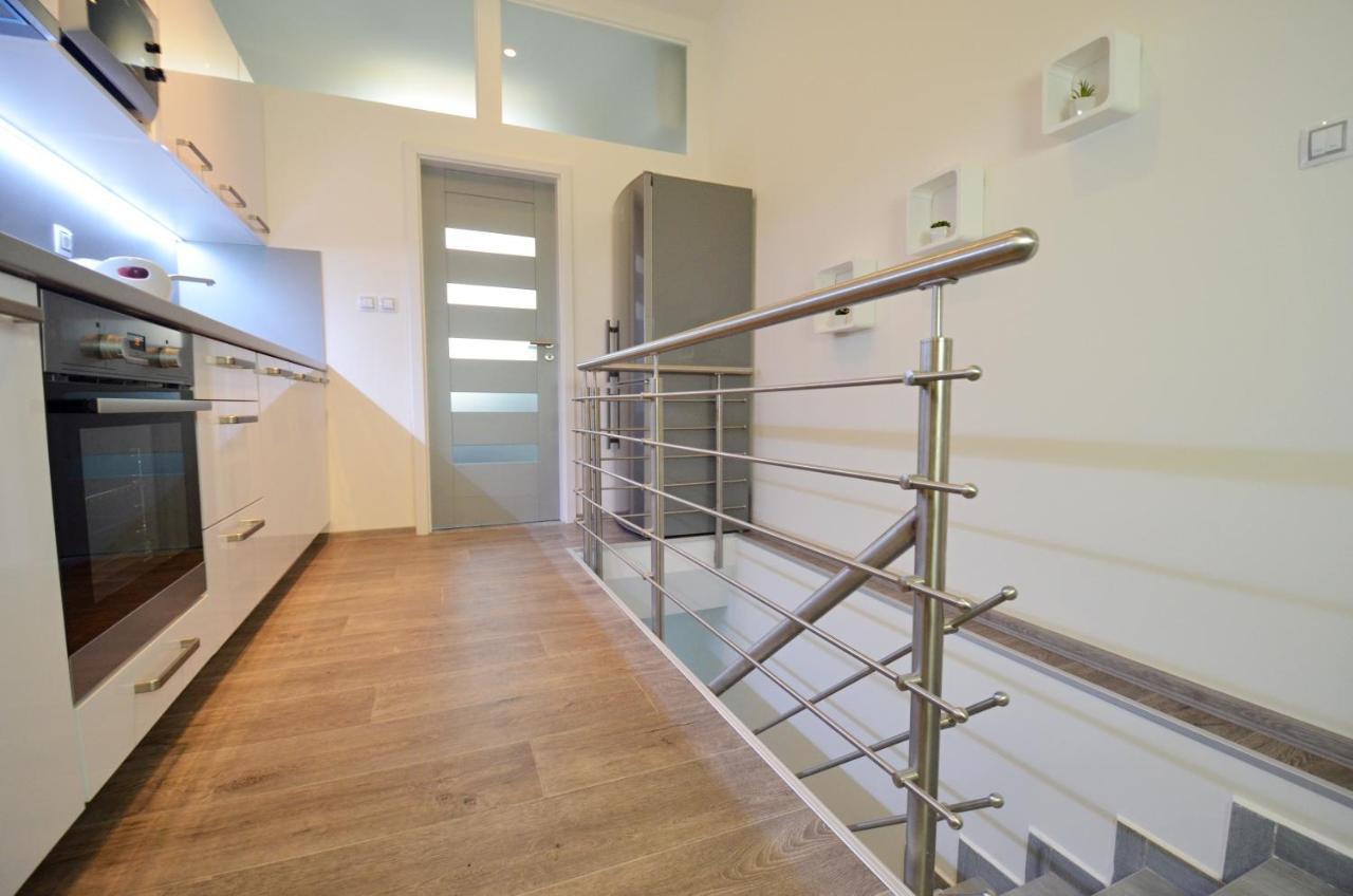 Apartmany Jizdarenska カルロヴィ・ヴァリ エクステリア 写真